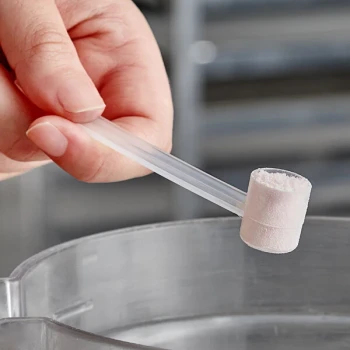 2.5 cc Polypropylene Scoop with Long Handle - 50/Pack