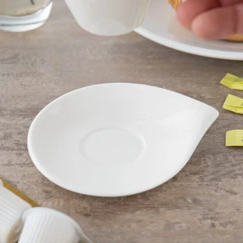 Villeroy & Boch 10-3420-1430 Flow 5 1/2" x 4 3/4" White Premium Porcelain Saucer - 6/Case