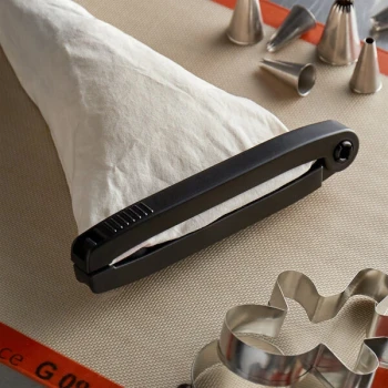 Linden Sweden 42403.09 Twixit! 9 1/2" Black Mega Pastry Bag Clip