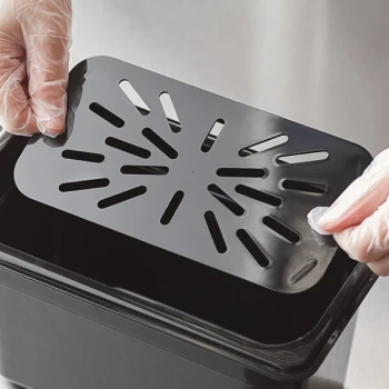 Vigor 1/4 Size Black Polycarbonate Drain Tray