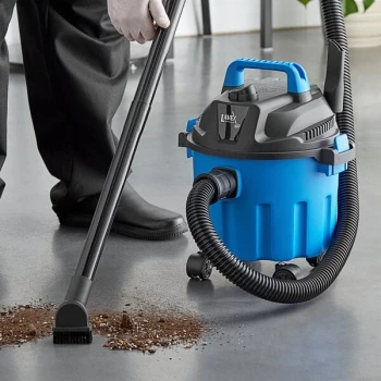 Lavex 2 1/2 Gallon Poly Commercial Wet / Dry Vacuum with Toolkit - 100-120V, 1000W