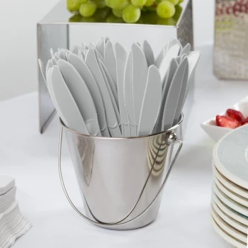 Creative Converting 010586B 7 1/2" Shimmering Silver Heavy Weight Premium Plastic Knife - 600/Case