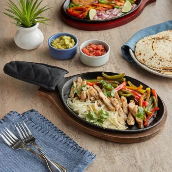 Choice 9 1/4" x 7" Oval Pre-Seasoned Cast Iron Fajita Skillet with Oak Finish Wood Underliner and Black Cotton Handle Cover