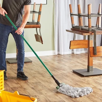 Lavex Wet Mop Kit with (12) 24 oz. #32 Looped End Finishing Wet Mop Heads and Jaw Style Mop Handle
