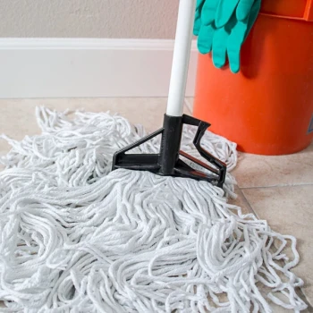 Carlisle Sparta 4166402 60" White Fiberglass Quik-Release Mop Handle with Plastic Head