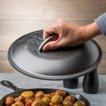 Lodge L8IC3 10 1/4 inch Pre-Seasoned Cast Iron Cover