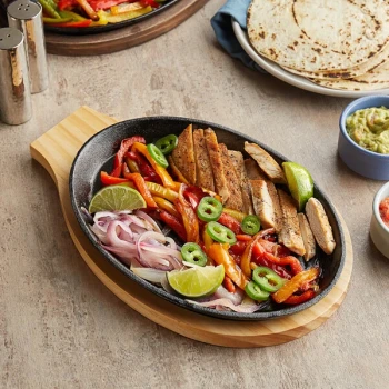 Choice 9 1/4" x 7" Oval Pre-Seasoned Cast Iron Fajita Skillet with Natural Finish Wood Underliner
