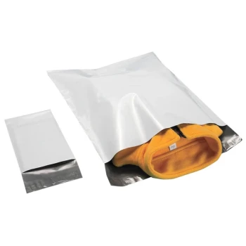 Lavex 9" x 12" 2.5 Mil White Water-Resistant Tear-Proof Polyethylene Mailer with Tamper-Evident Adhesive Closure - 1,000/Case