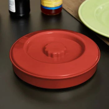 Carlisle 047505 7 1/4" Polypropylene Red Tortilla Server with Interlock Lid