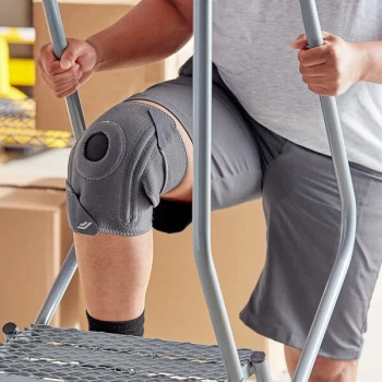 3M Futuro™ Adjustable Comfort Fit Knee Stabilizer 70007070447