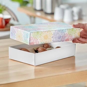 Simplex 9 3/8" x 6" x 2" 2-Piece 2 lb. Spring Print Candy Box - 125/Case