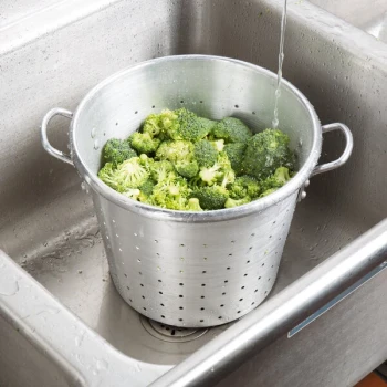 Town 38013 36 Qt. Tapered Aluminum Vegetable Colander with Handles