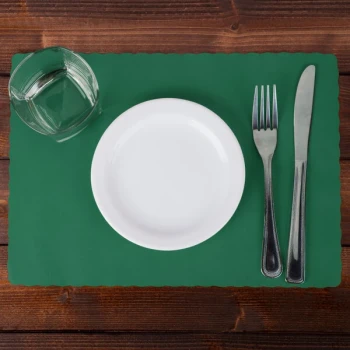 Hoffmaster 310528 10" x 14" Hunter Green Colored Paper Placemat with Scalloped Edge - 1,000/Case