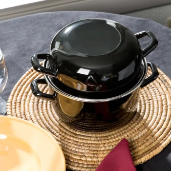 Hendi 070973 2.5 Qt. Black Enameled Steel Mussel Pot with Lid