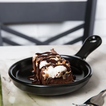 Tuxton GLD-650 TuxTrendz Linx 6.5 oz. Matte Black China Skillet - 12/Case