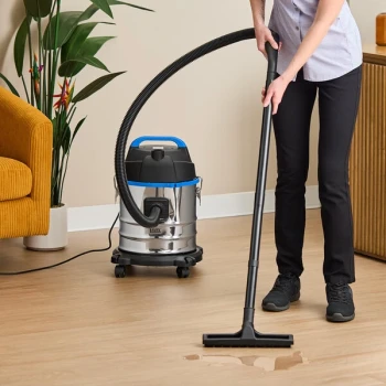 Lavex 5 Gallon Stainless Steel Commercial Wet / Dry Vacuum with Toolkit - 100-120V, 1200W