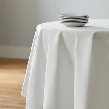 Intedge 72" Round White Seamed 50/50 Poly Cotton Blend Hemmed Tablecloth